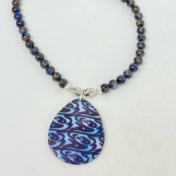 Large Shell Pendant & Jasper Beads Necklace - Picture 3 of 7